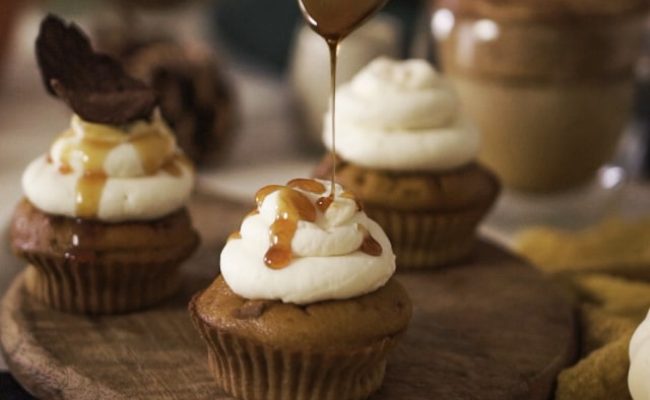 cupcake caramel coulis